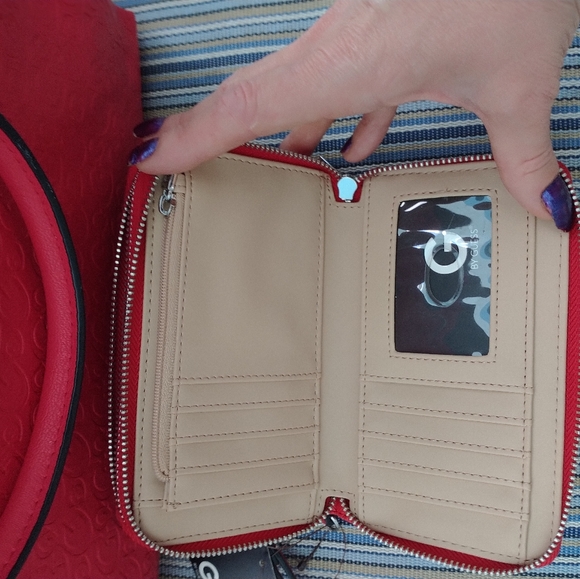 Guess handbag - Picture 7 of 10